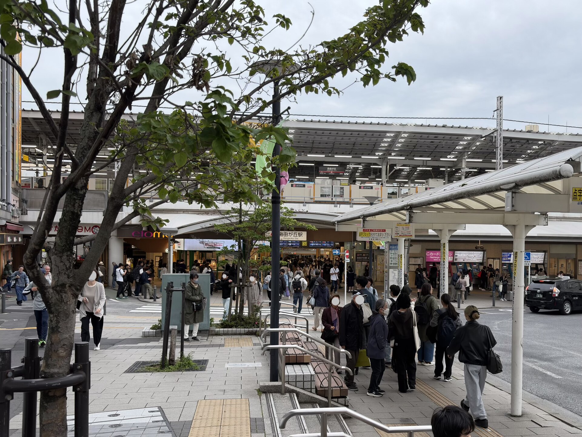 自由が丘駅前