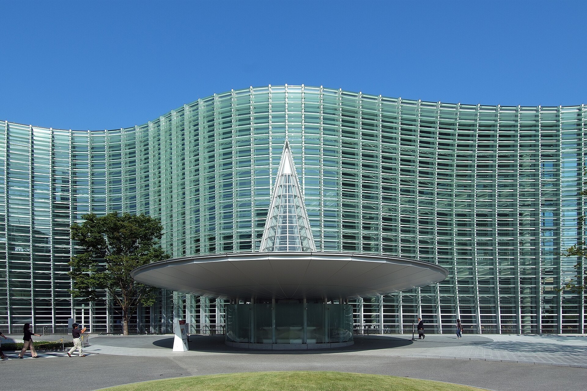 国立新美術館の外観