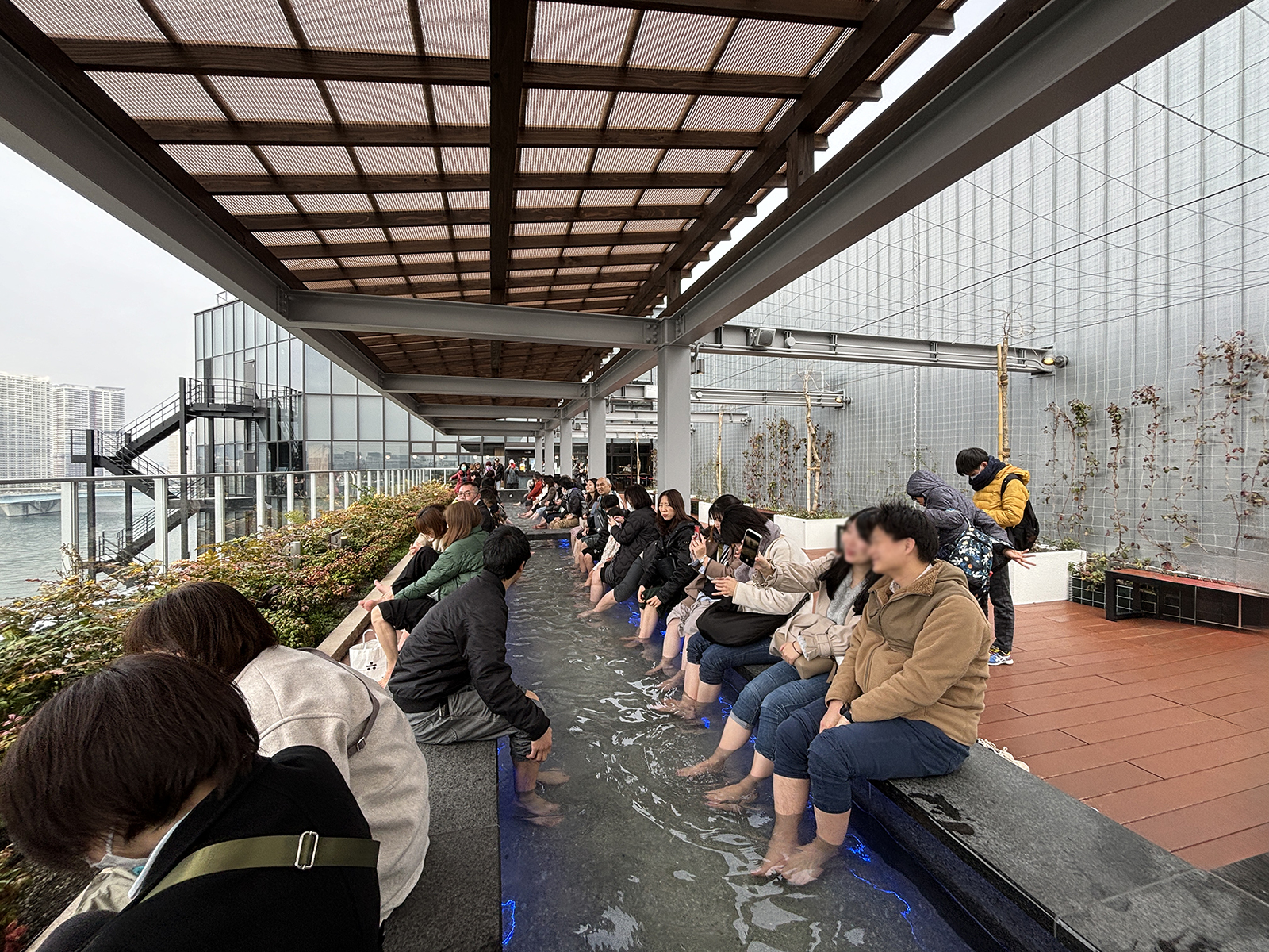 豊洲 千客万来 8階の足湯庭園